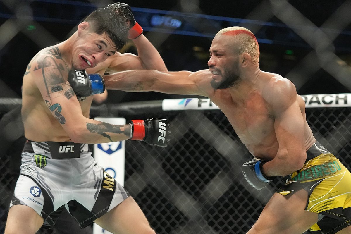 Deiveson Figueiredo vence Brandon Moreno e recupera título peso-mosca do UFC
