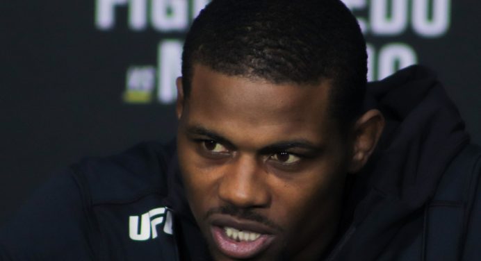 Kevin Holland aceita desafio feito por hater e finaliza luta em segundos; veja