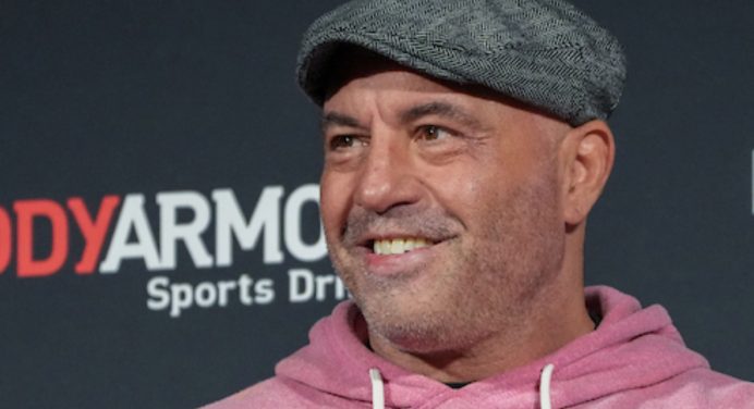 Joe Rogan elege ex-campeão do UFC como melhor lutador da história do MMA