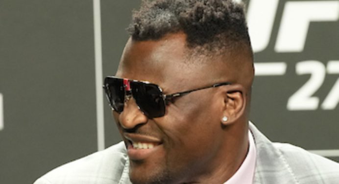 Ngannou minimiza atuação de Gane em vitória no UFC Paris: “Difícil se impressionar”