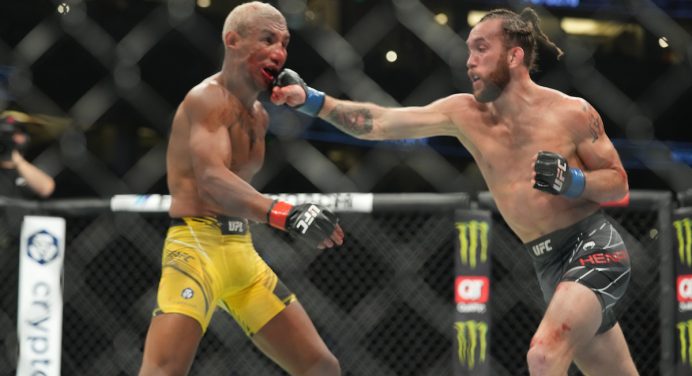 Raoni Barcelos cai para estreante e amarga segunda derrota seguida no UFC