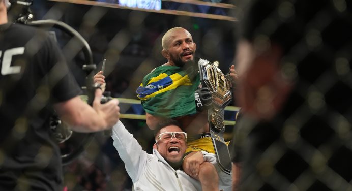 Deiveson Figueiredo pode se credenciar por bicampeonato com vitória no UFC Abu Dhabi