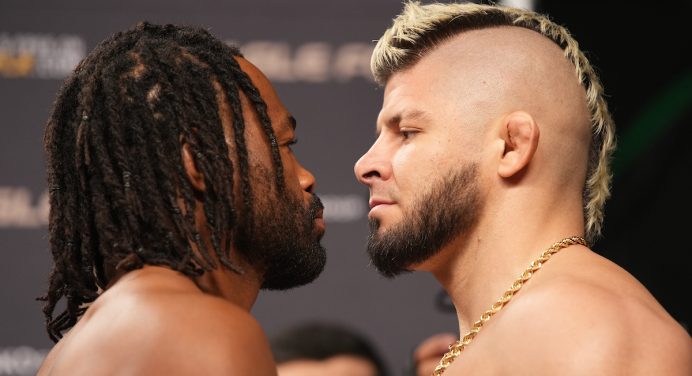 Gabriel Checco passa pela balança e confirma luta com ex-campeão do UFC