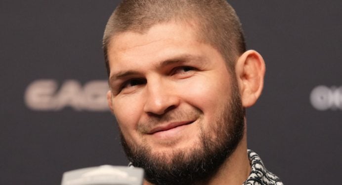 Empresário afirma que Khabib venceria Adesanya caso voltasse da aposentadoria