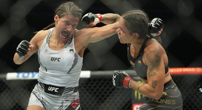 Julianna Peña recorda potência de golpes de Amanda: “Mais fortes que eu já senti”