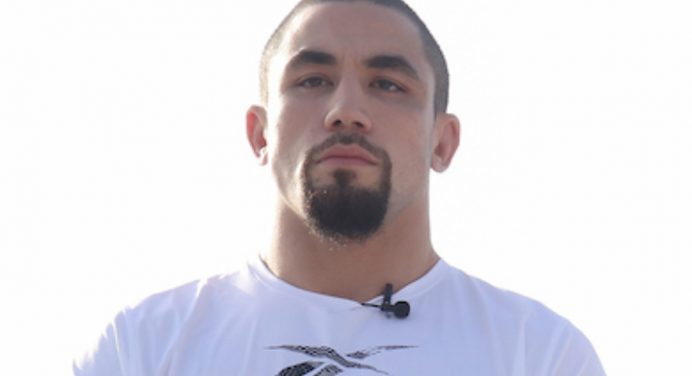 Whittaker elogia Adesanya, mas cogita copiar estratégia de Blachowicz para vencer revanche