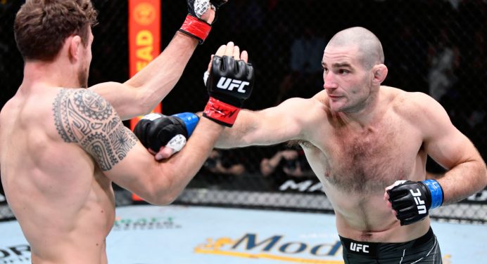 Treinador de Sean Strickland pede a demissão de juiz após polêmica no UFC Vegas 47