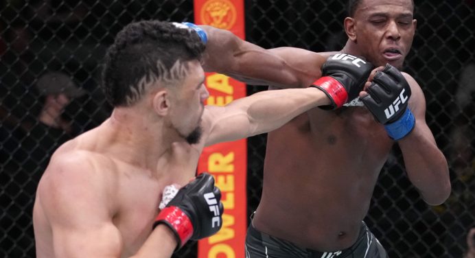 Hill nocauteia Johnny Walker no 1º round; brasileiro perde pela 4º vez em 5 lutas