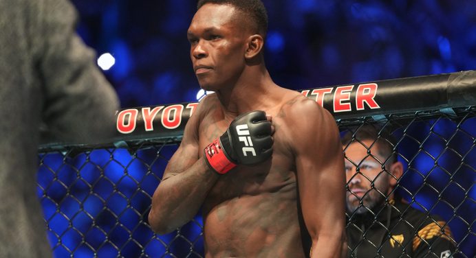 Adesanya vence revanche contra Whittaker e segue invicto entre os médios