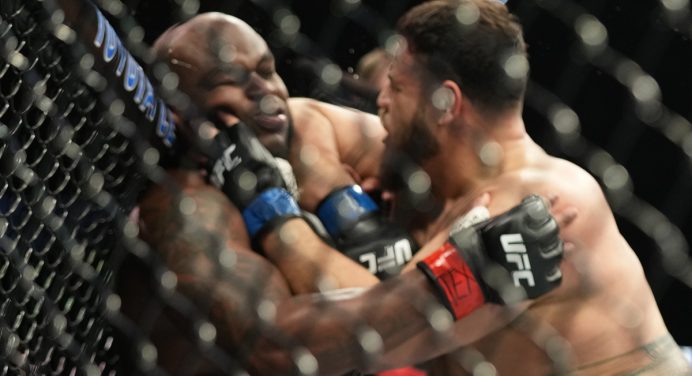 Derrick Lewis leva gancho médico de 60 dias após derrota no UFC 271