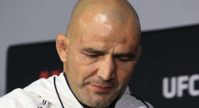 Primeira defesa de cinturão de Glover Teixeira é remarcada para o UFC 275 em junho
