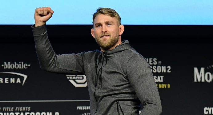 Ex-desafiante ao cinturão, Gustafsson retoma os treinos e cogita volta ao UFC: “Tempo dirá”