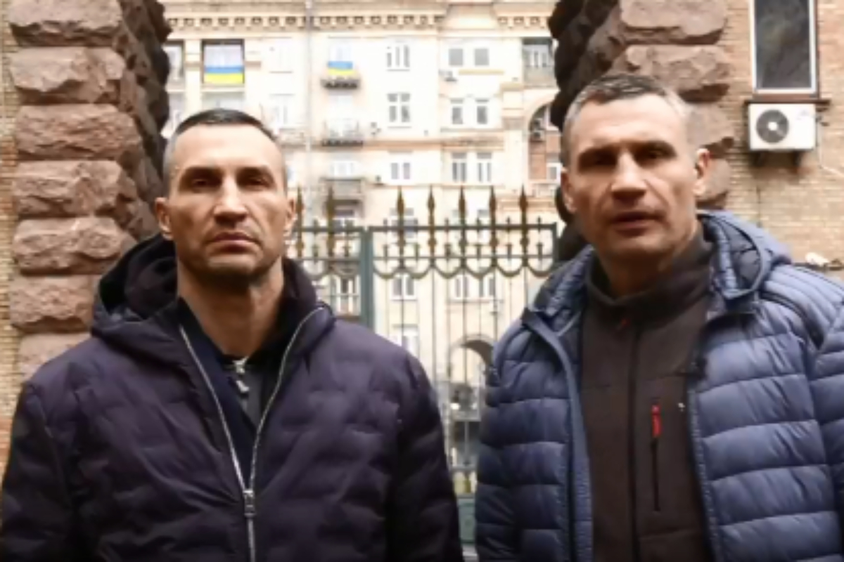 Irmãos Klitschko prometem pegar em armas para defender Ucrânia de invasão russa