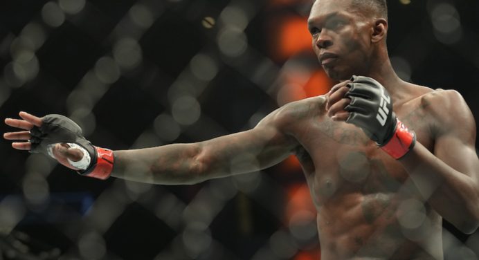 Adesanya rechaça trilogia com Whittaker e aconselha rival a mudar de categoria
