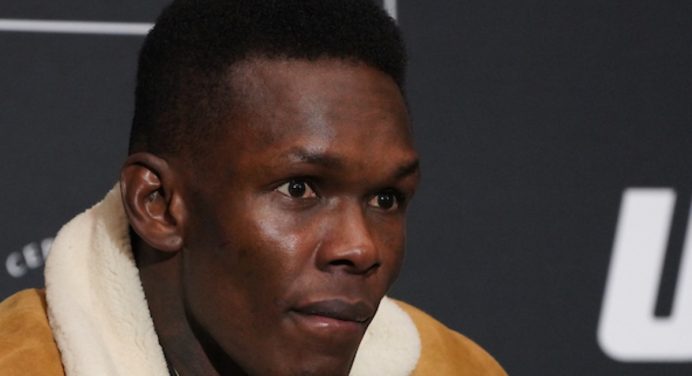 Israel Adesanya zomba de Alex Poatan por pintura facial após provocação