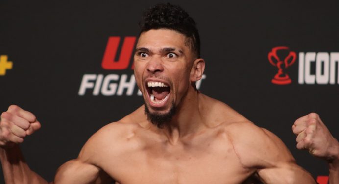 Johnny Walker destaca busca por equilíbrio entre agressividade e cautela no UFC