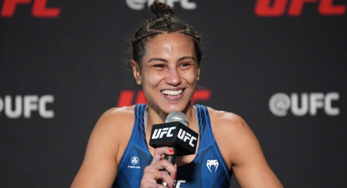 ‘Glorinha’ analisa primeira vitória no UFC: “Precisava ter confiança de novo”
