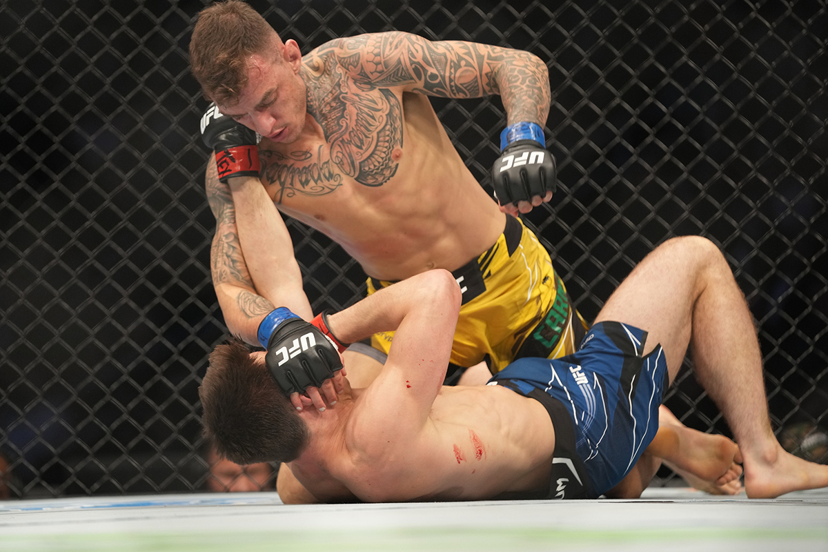 Renato Moicano finaliza no UFC e pede respeito aos atletas brasileiros