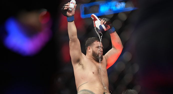 Tai Tuivasa assume terceira posição do ranking dos pesos-pesados do UFC