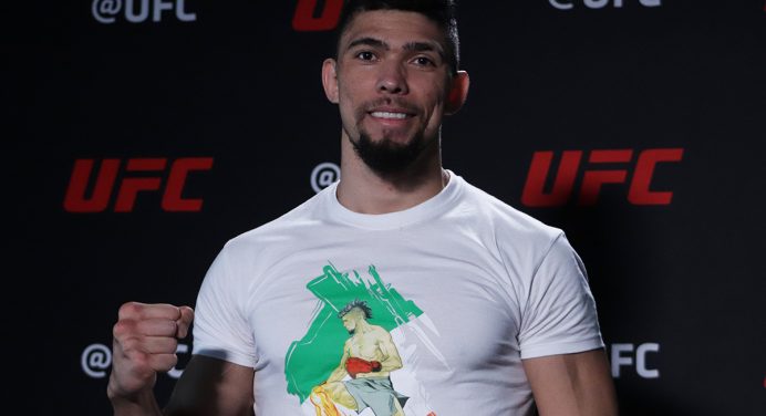 Johnny Walker celebra promoção para main event e promete buscar vitória rápida