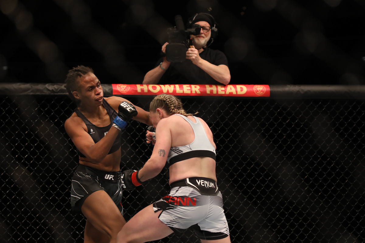 Luana ‘Dread’ tranquiliza torcida após sofrer nocaute devastador no UFC Londres