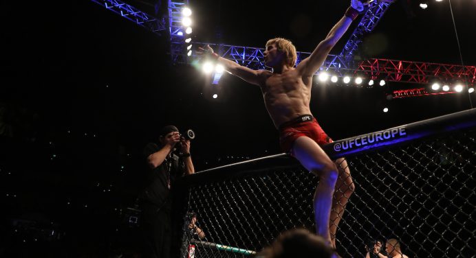 ‘Novo McGregor’, Paddy Pimblett leva susto, se recupera e vence a segunda no UFC