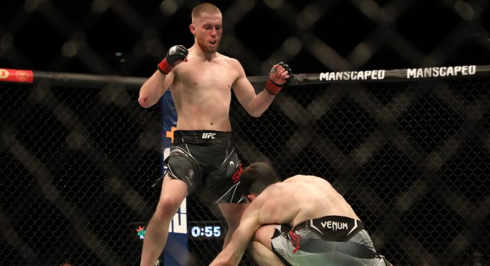 Promessas do Reino Unido roubam a cena na abertura do card do UFC Londres