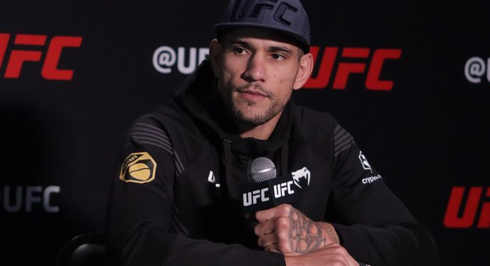 Ex-UFC descarta chance de ‘Poatan’ enfrentar Adesanya após luta contra Strickland