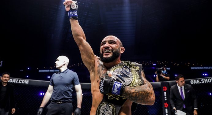 John Lineker nocauteia Bibiano Fernandes e é o novo campeão peso-galo do ONE; veja