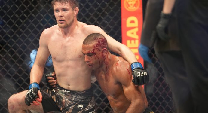 Algoz ultrapassa Edson Barboza e alcança o top 10 no ranking peso-pena do UFC