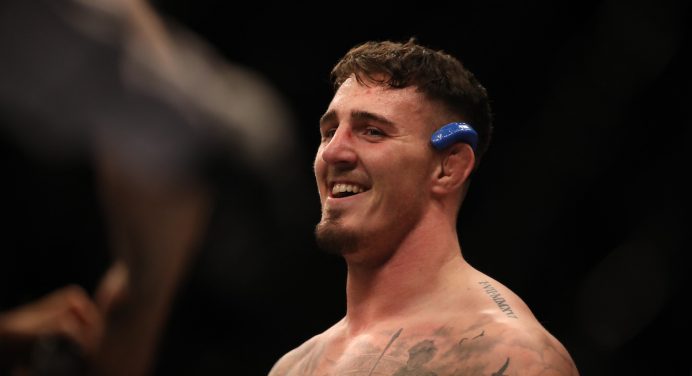 Tom Aspinall muda o tom e anima fãs sobre possível superluta com Jon Jones no UFC