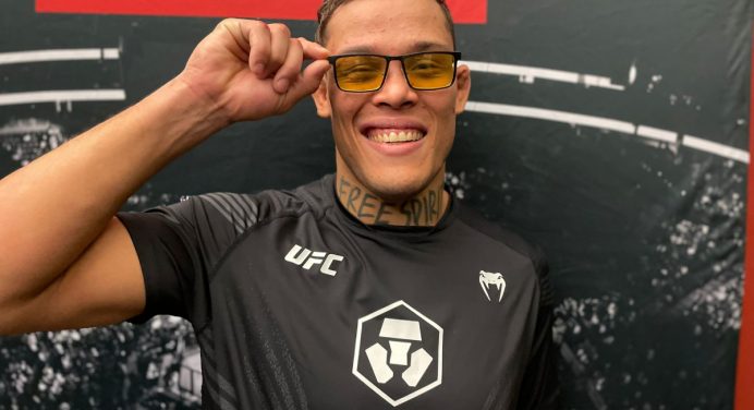 Após vitória na estreia no UFC, Caio Borralho mostra confiança: “Cheguei pronto”