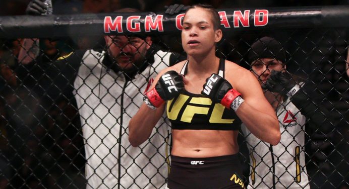 Treinador explica saída de Amanda Nunes da American Top Team e descarta mágoa