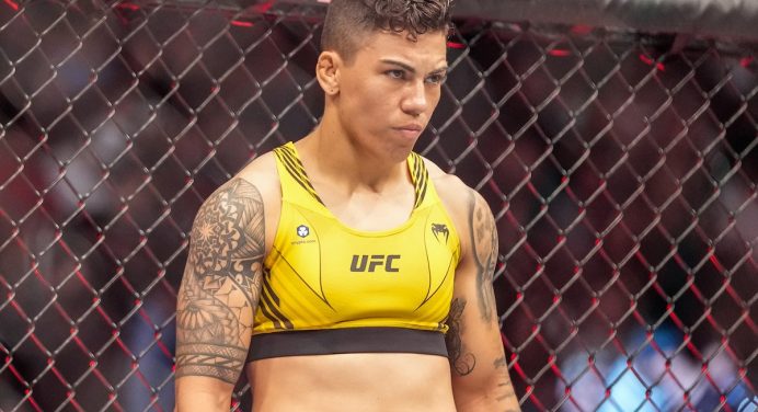 Jéssica Bate-Estaca é finalizada por Jasmine Jasudavicius e perde a 2ª seguida no UFC