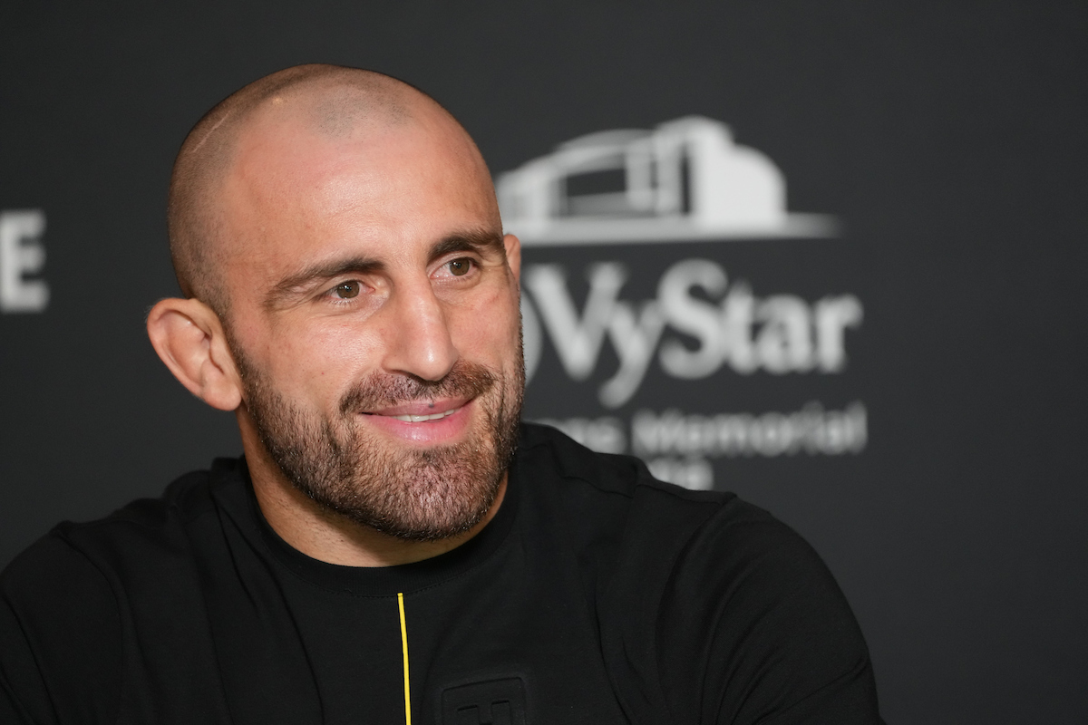 Ex-campeão do UFC sugere que Volkanovski superou Aldo como ‘GOAT’ dos penas