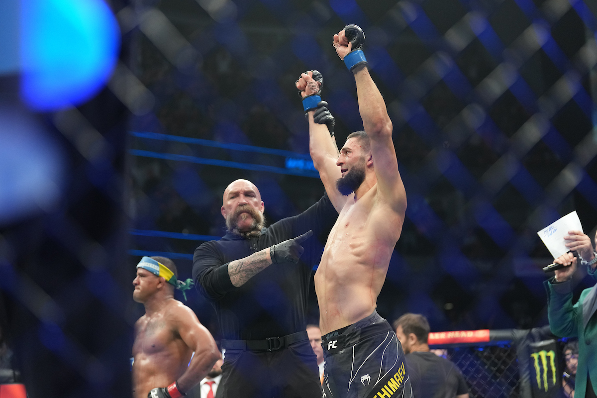‘Durinho’ e Chimaev protagonizam luta espetacular e russo leva a melhor no UFC 273