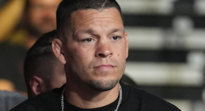 Nate Diaz acerta repórter com um tapa nos bastidores do UFC 276; veja