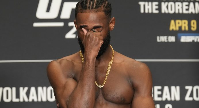 Sterling revela lesão no bíceps e afasta retorno ao UFC no primeiro trimestre de 2023