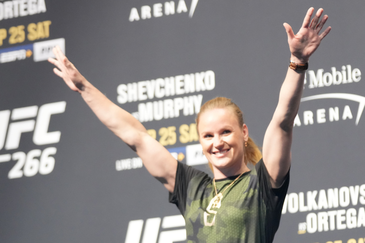 Valentina Shevchenko cogita disputar título do peso-galo do UFC até final de 2022