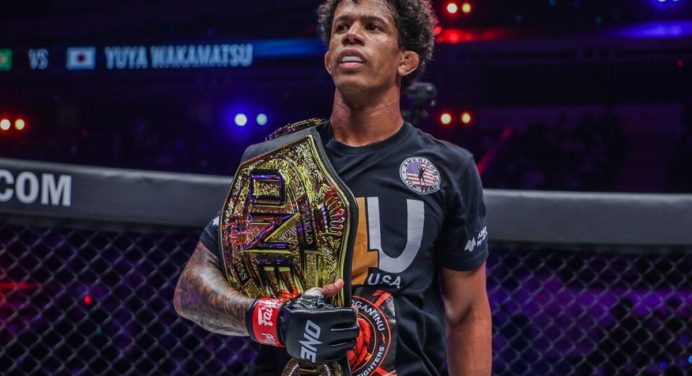 Brasileiro campeão do ONE provoca Deiveson e Sterling: “Esmago os dois”
