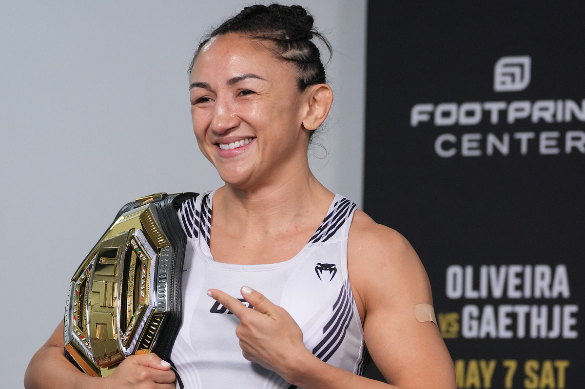 Carla Esparza ignora críticas por luta monótona e celebra legado conquistado no UFC