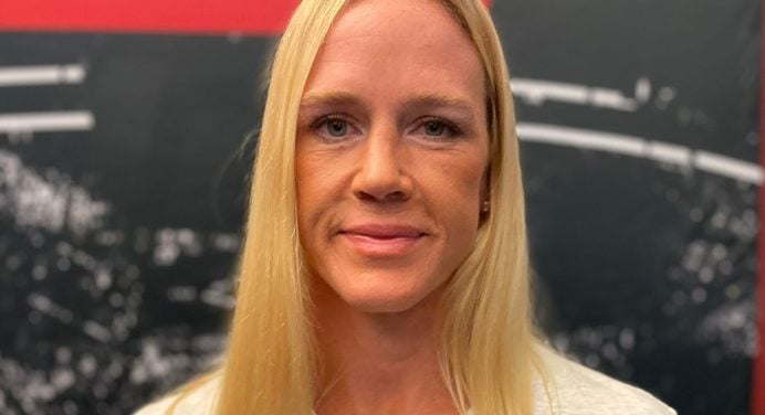 Aos 41 anos, Holly Holm deixa futuro em aberto após novo contrato com o UFC