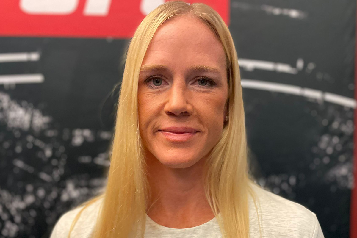 Aos 41 anos, Holly Holm deixa futuro em aberto após novo contrato com o UFC