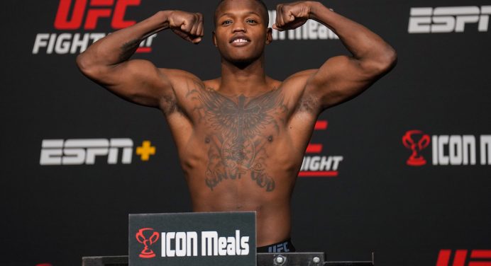 Promessa do MMA anuncia luta contra Ismael ‘Marreta’ em evento do UFC no Brasil