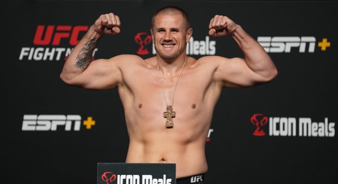 De olho em vaga no ranking dos pesados, Alexander Romanov desafia Augusto Sakai