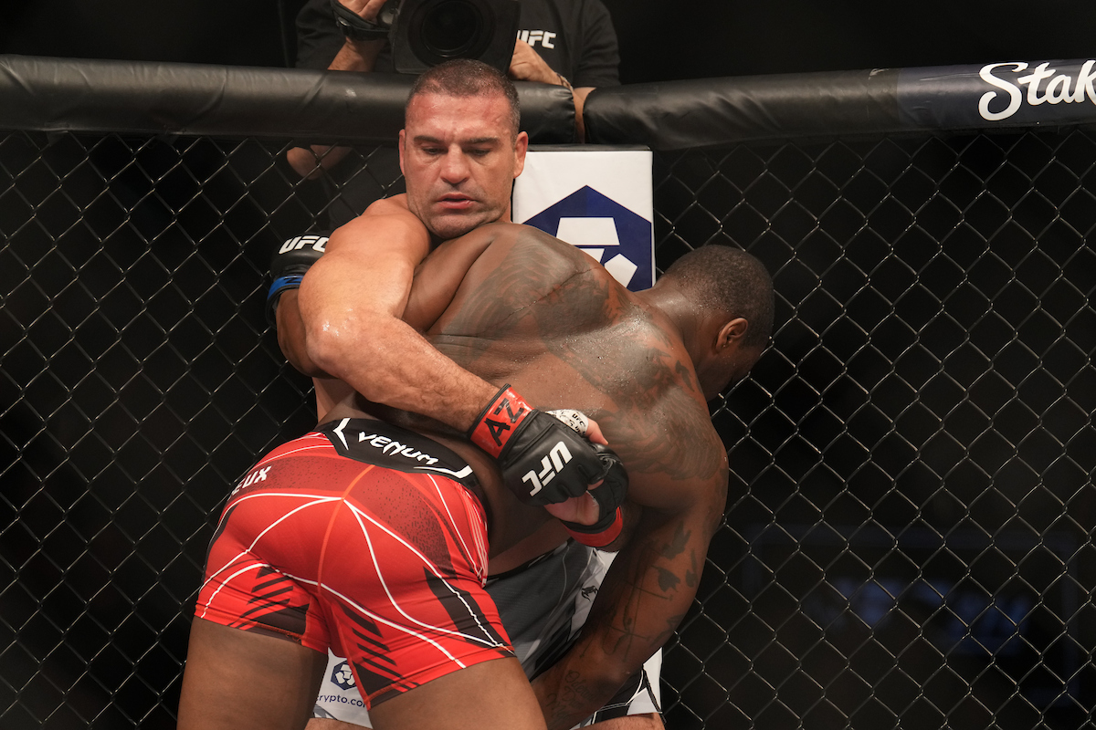Em luta morna, Maurício ‘Shogun’ perde revanche contra St-Preux no UFC 274