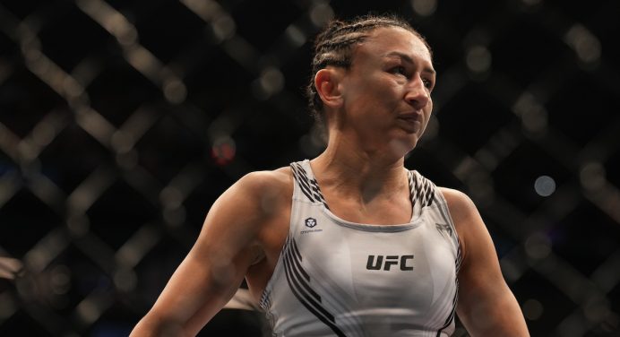 Ex-campeã do UFC, Carla Esparza afasta rumores de aposentadoria após saída do ranking