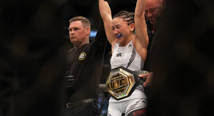 Esparza vence Namajunas em luta com pouca ação e reconquista título do UFC