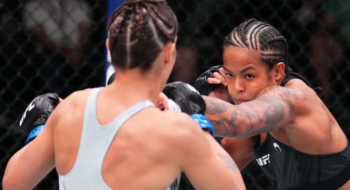 Karine ‘Killer’ estreia no UFC com vitória sobre Poliana Botelho por finalização no 1º round