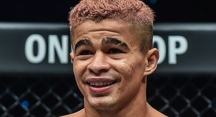 Fabricio Andrade vence revanche contra John Lineker e conquista cinturão do ONE
